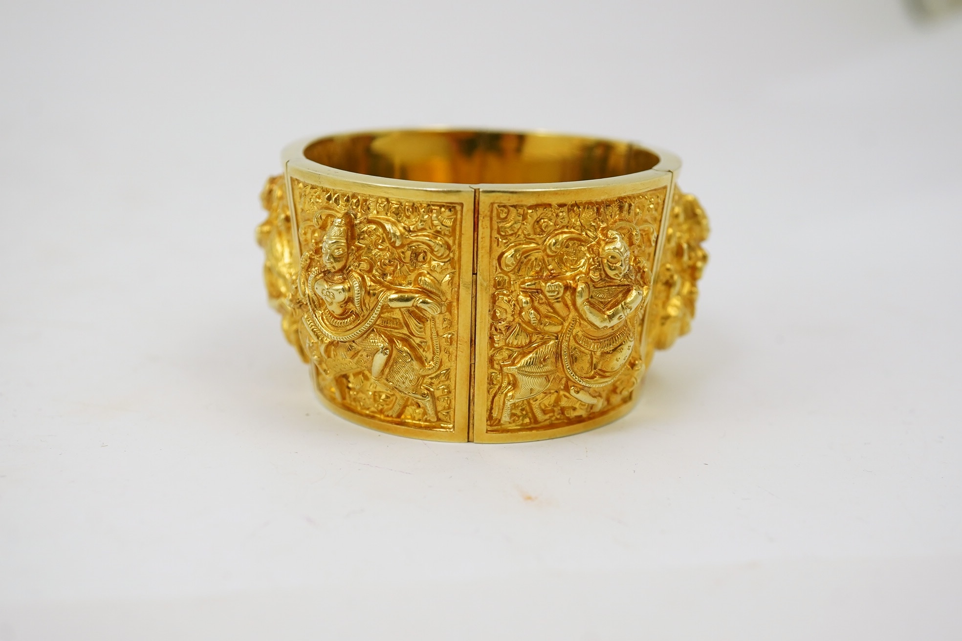 An early 20th century Indian gold hinged panelled cuff bracelet